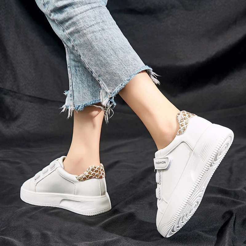 カジュアルレザーキャンバス小さな白い靴韓国の学生野生のyuxi粘着性バックルキャンバスシューズ夏の通気性のある怠惰なスポーツシューズ Buy ロトスポーツ靴 子供キャンバススポーツ靴 安価なスポーツシューズ Product On Alibaba Com