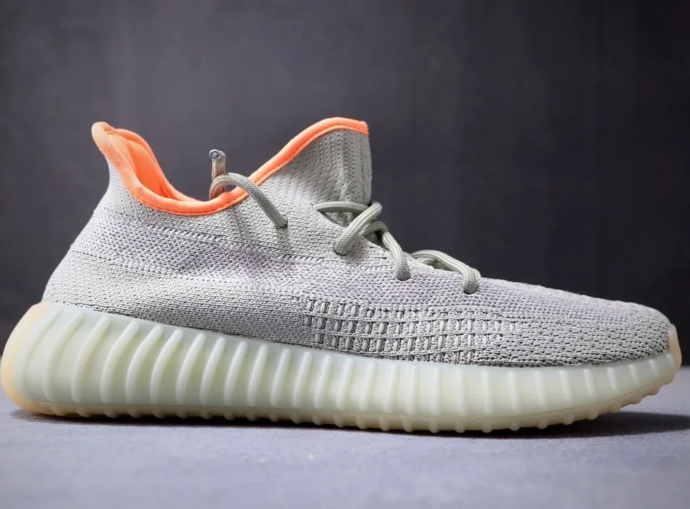 wholesale New arrival night light men yeezy 350 v2 fly knit men's fashion sneakers