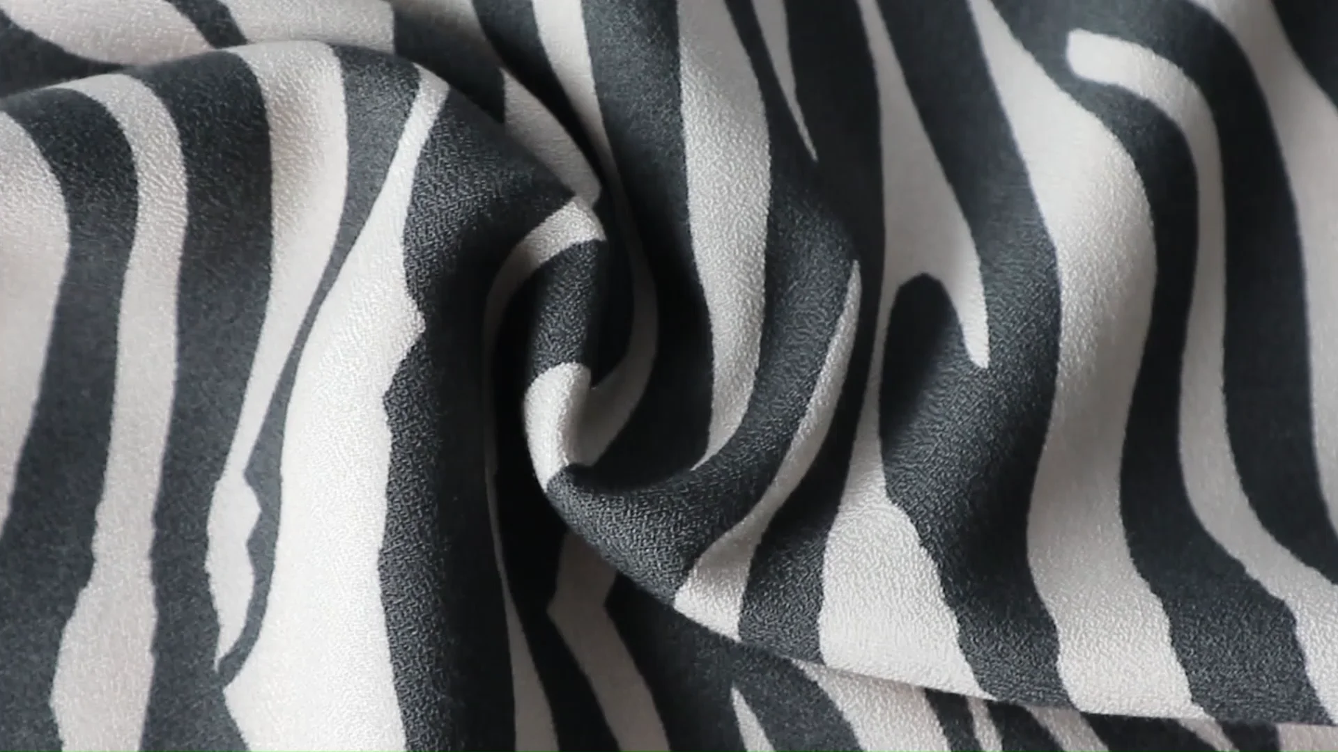 kahn amunzen moss绉纱面料100% 纺人造丝动物图案面料女士连衣裙衬衫