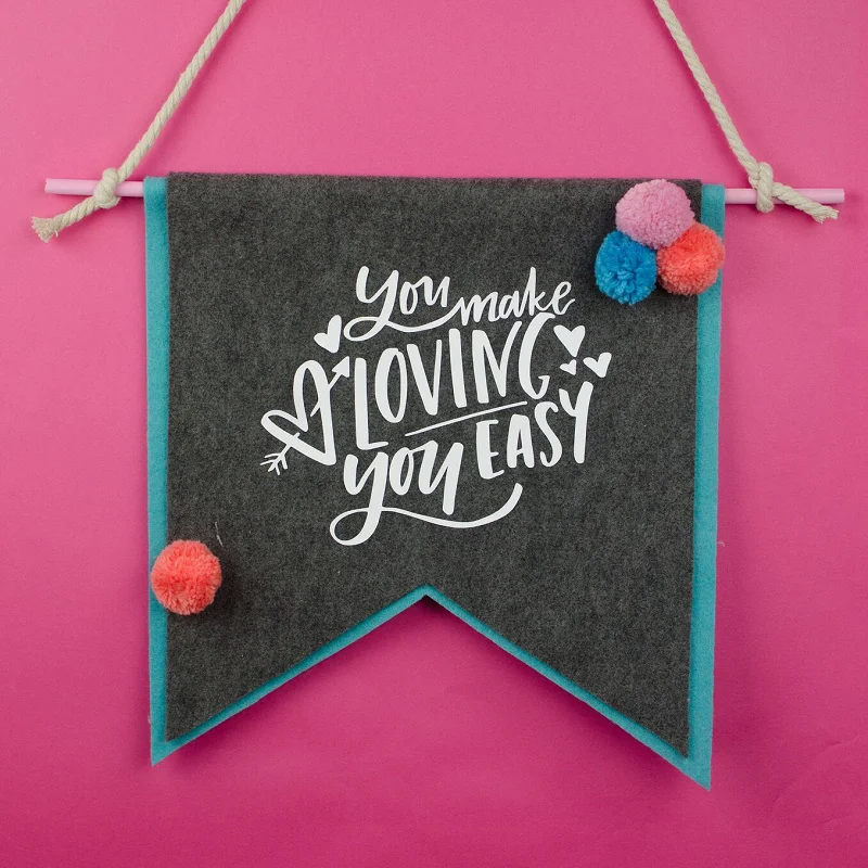 cusotomize size and color promotional felt pennants as gift with customized