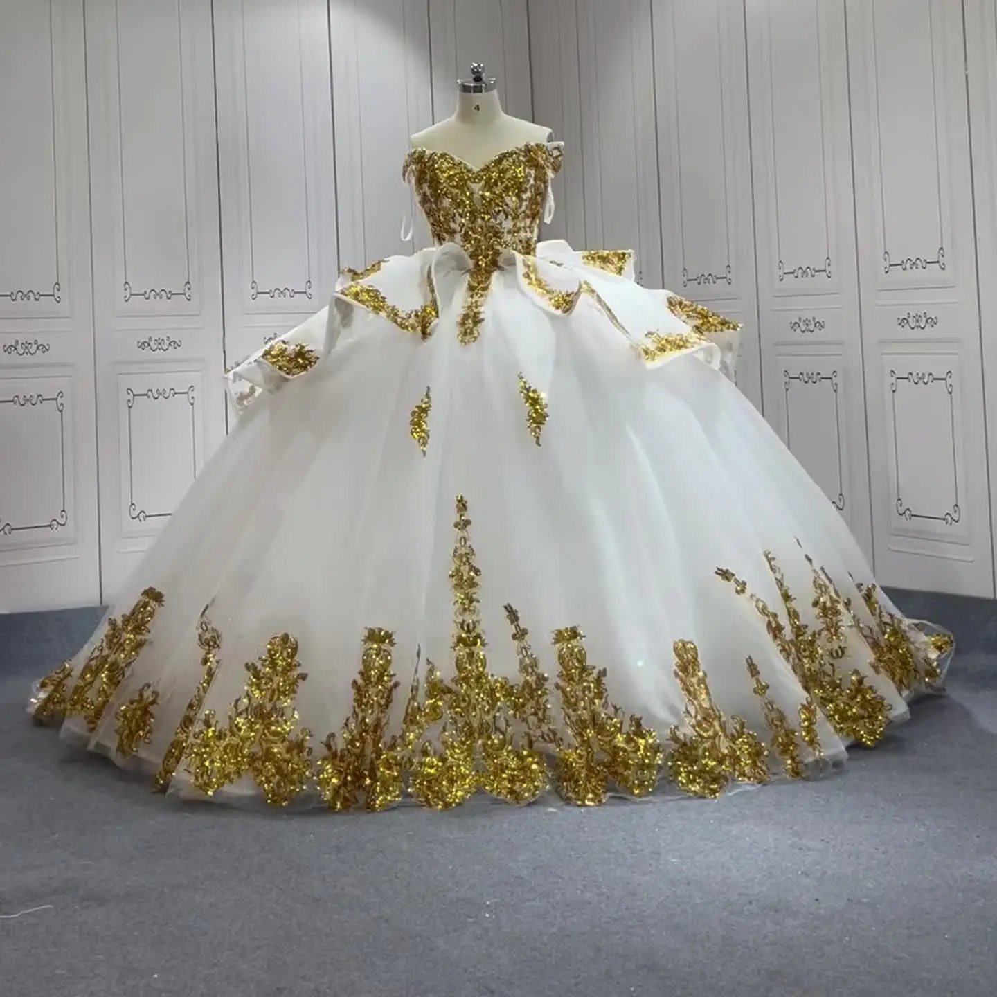white and gold quinceanera dresses Quinceaera Tulle quinceanera ball gown with halter neck line Champagne Quinceanera Dresses Gold Beaded
