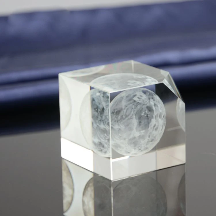 Кристалл блок. Куб из стекла. Кристалл блок. Стеклянный куб 5см. Стеклянный куб.