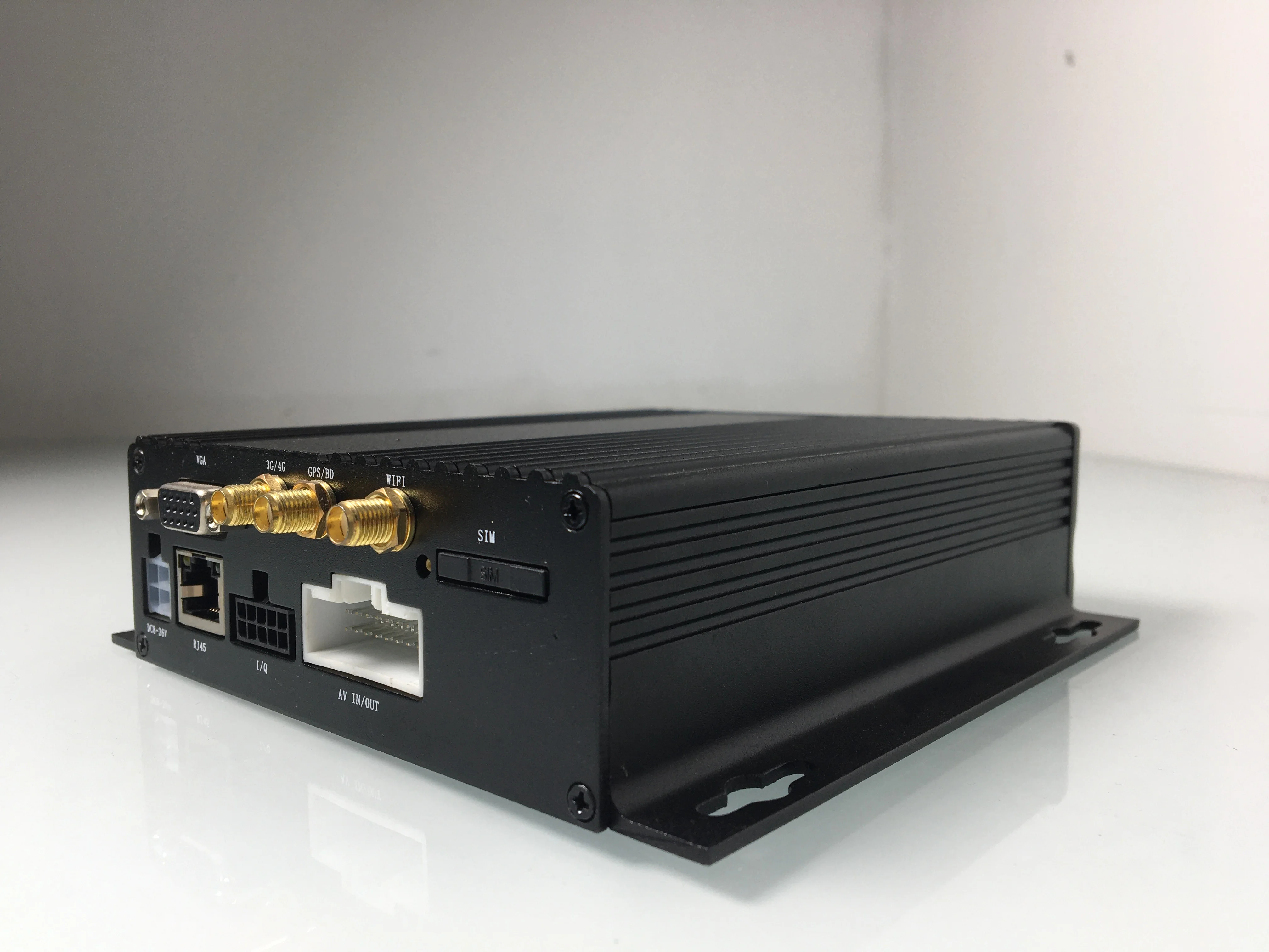 专业4通道车载移动数字录像机摄像机h.