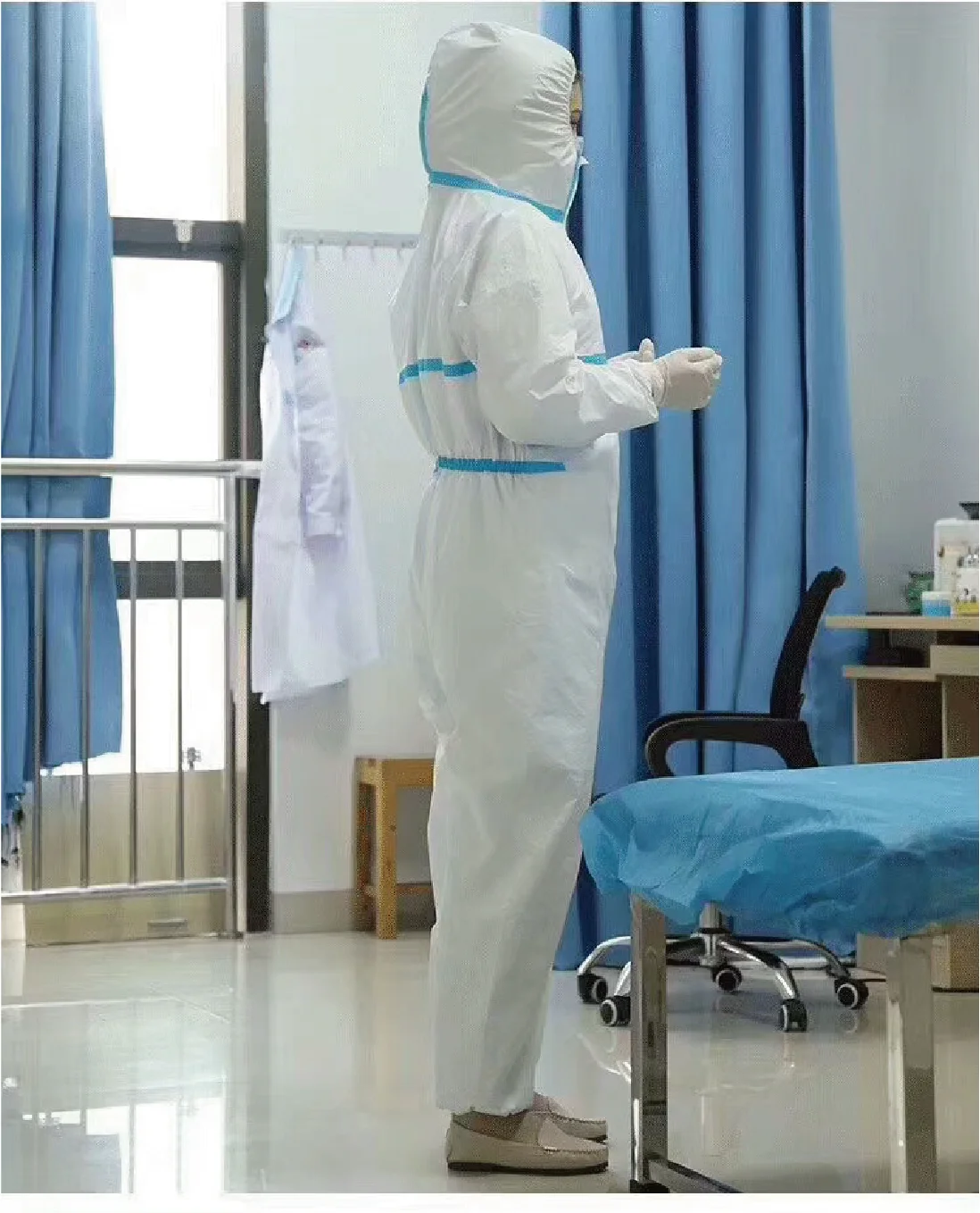 фото медиков в костюме от коронавируса