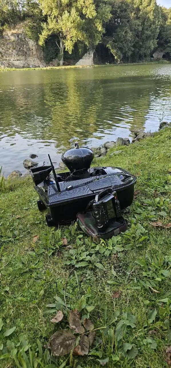 M60-Plus Fishing Bait Boat with GPS +sonar Fishing Finder +color Display Screen + Dispenser + Rear Bin manufacture