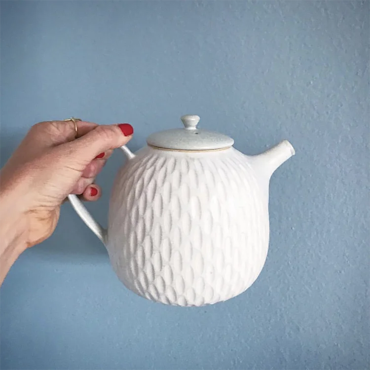 IMG_5240.PNGHot selling  cheap white embossed ceramic coffee afternoon tea pot for home