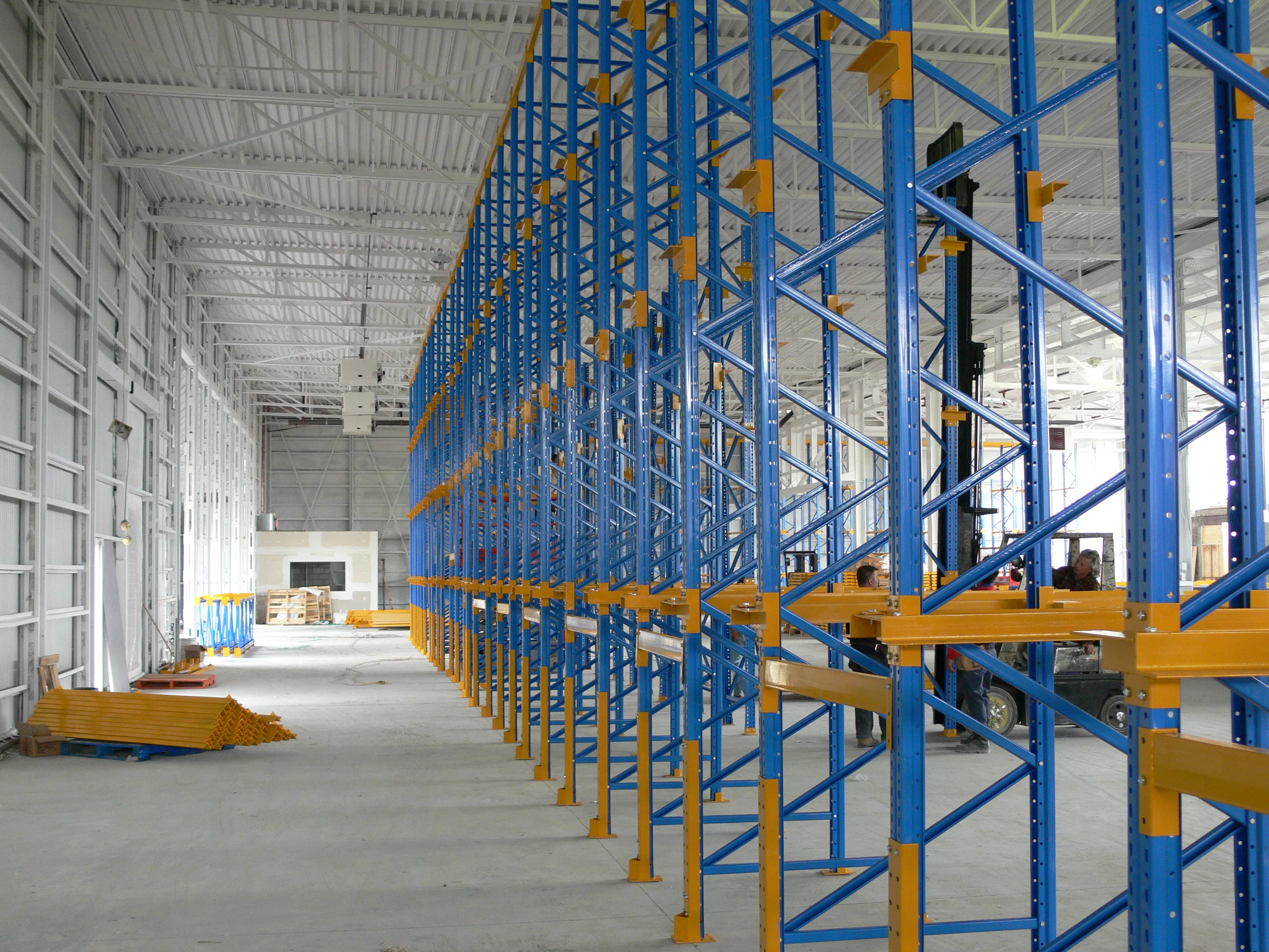 drive in pallet rack with ground guide rail