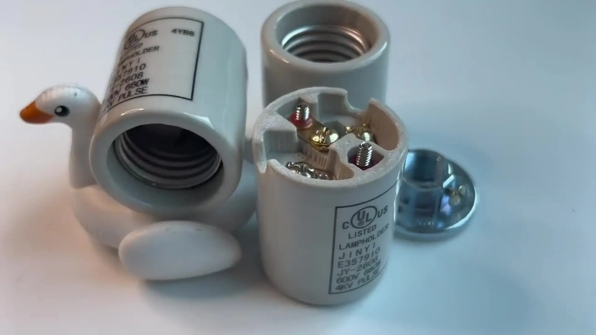 Jinyi 4KV Socket E26 Ceramic Lamp Base with CUL Certification