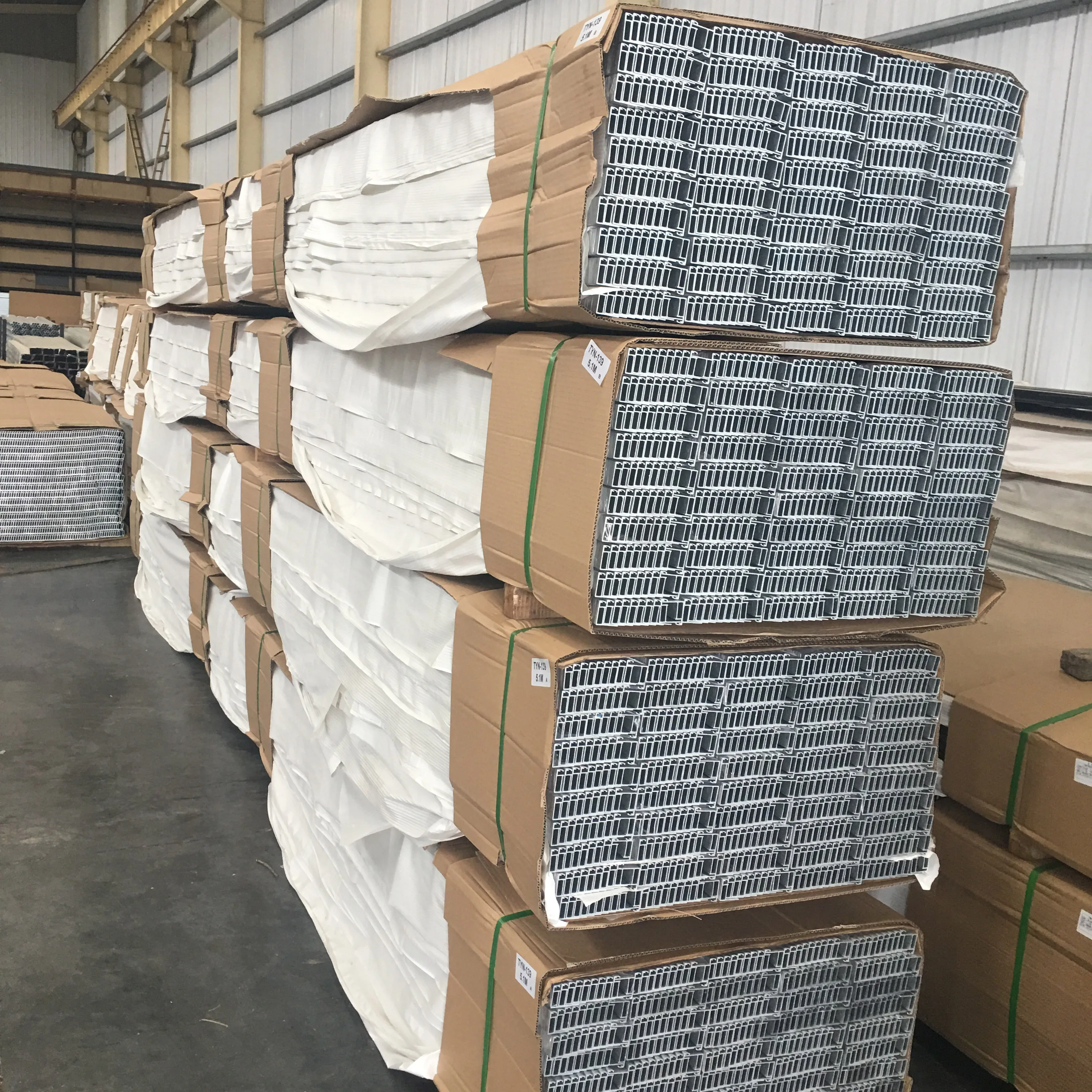 工业制造合金工厂完成粉末涂层阳极氧化太阳能支持挤出铝型材