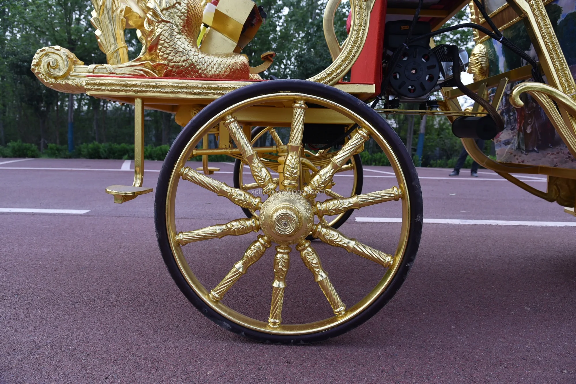 luxury four wheels electric golden royal coach hor