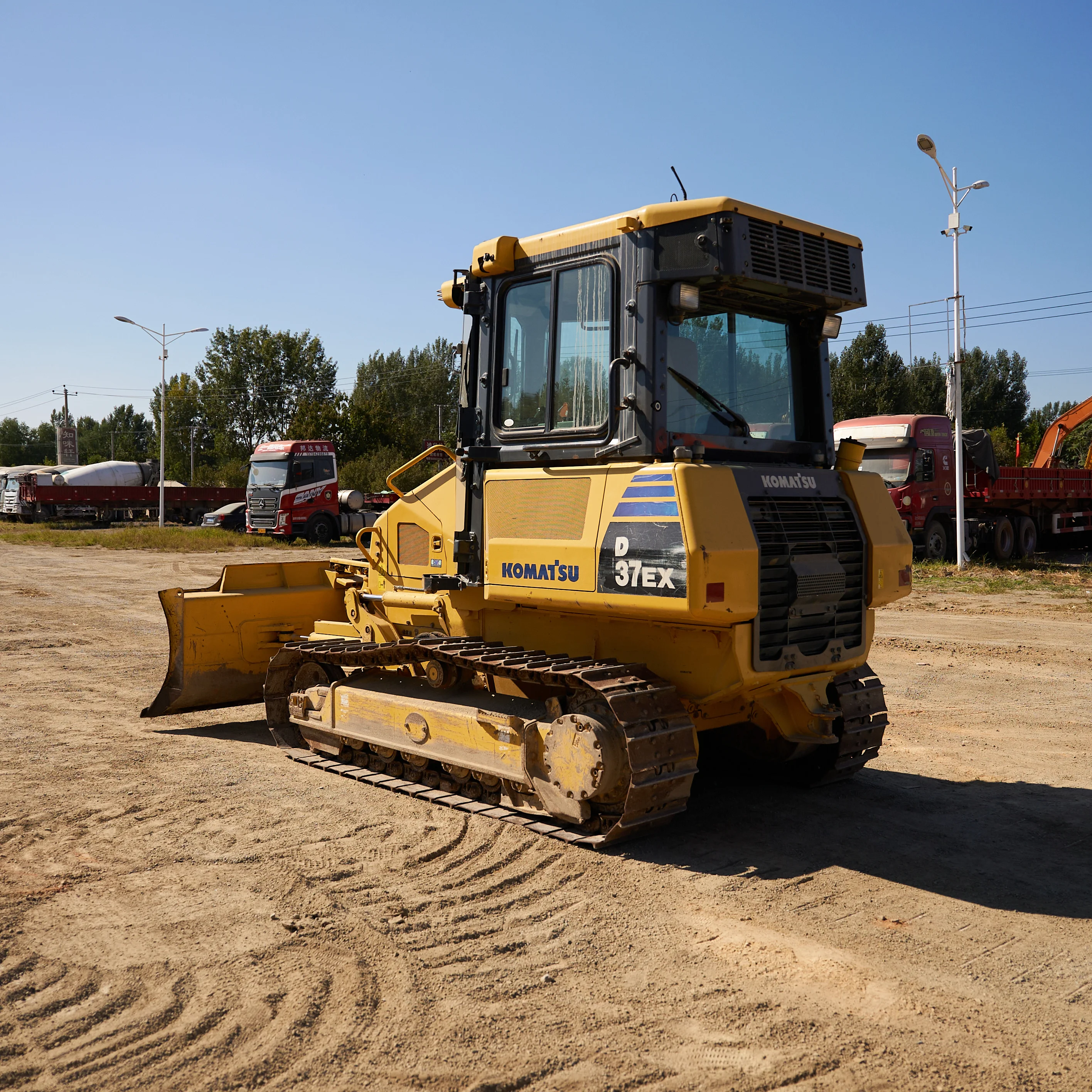 日本推土机d31推土机轮式森林湿地环境大型推土机待售