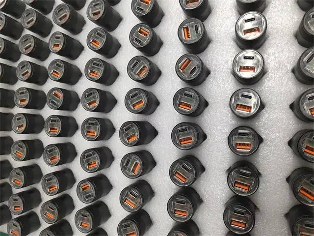 CAR CHARGER (2)