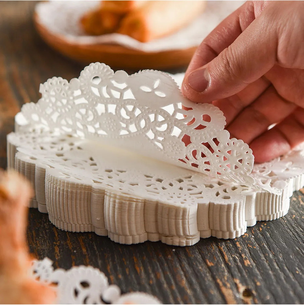 热销美丽设计白色圆形花边纸桌布纸餐垫