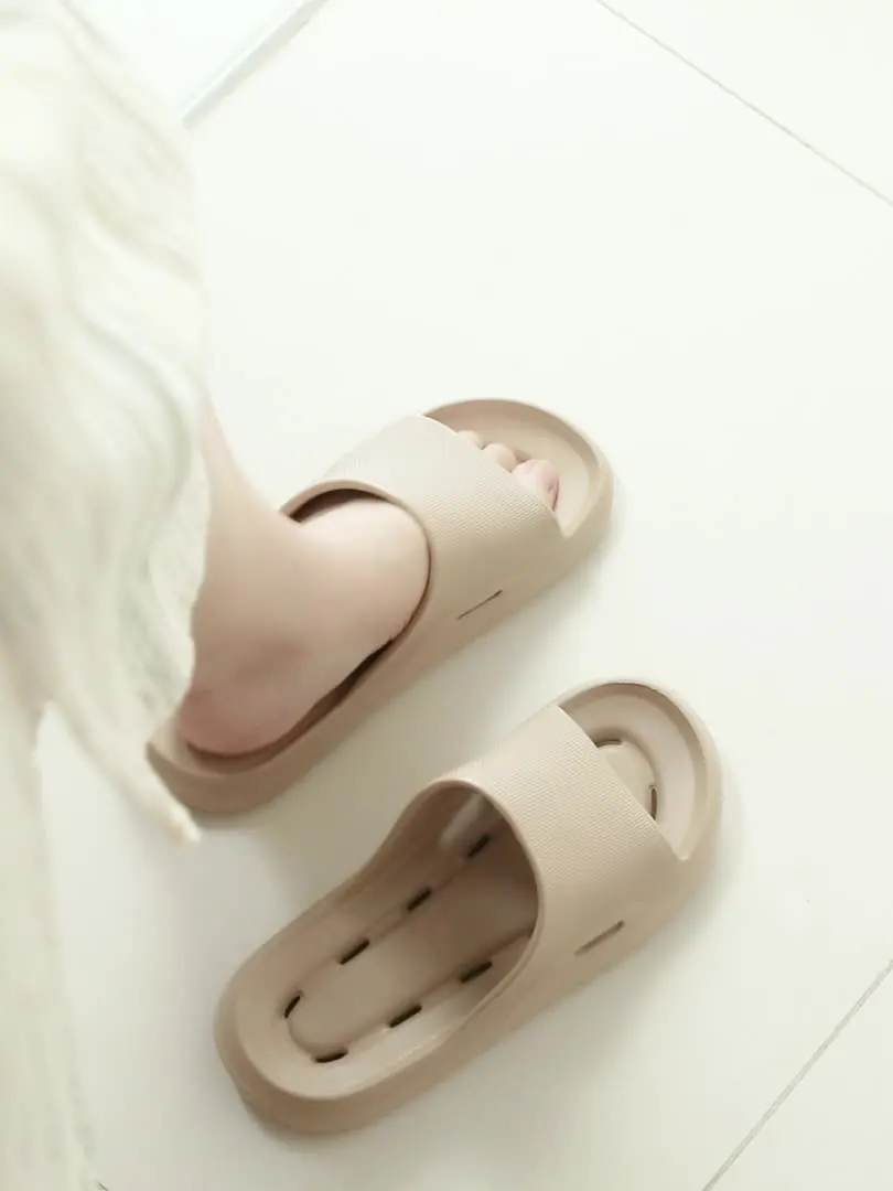 SHIMOYAMA Bathroom Non-slip Slippers for Home Use Bottom Hollow