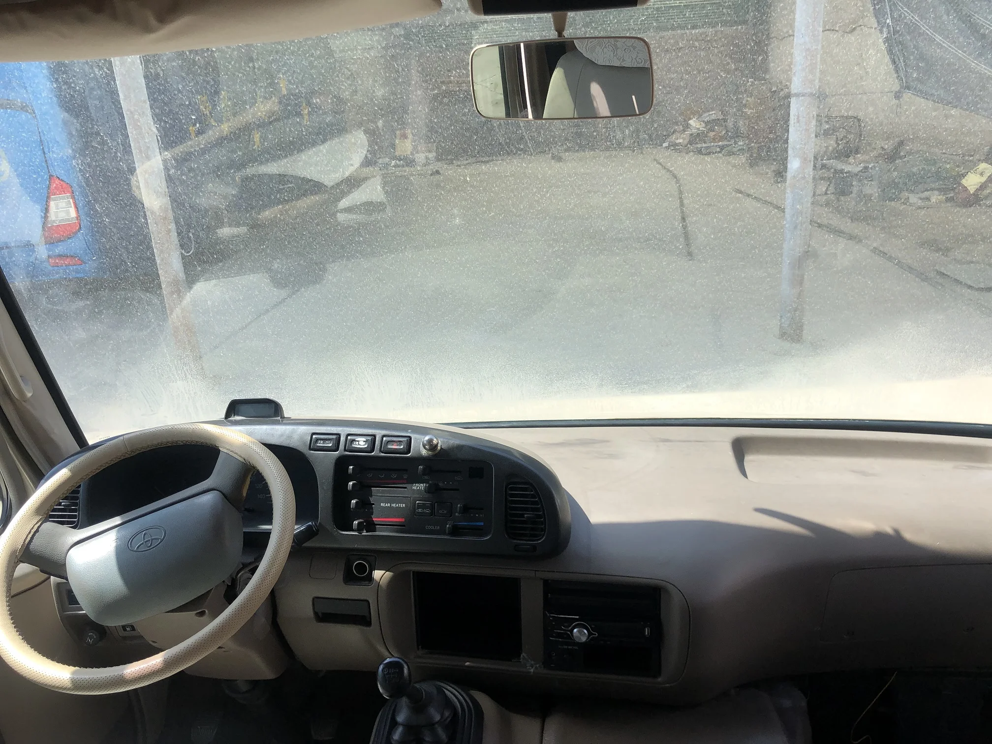 Mini Bus Hiace Bus Coaster 30 Seater for Sale - Used