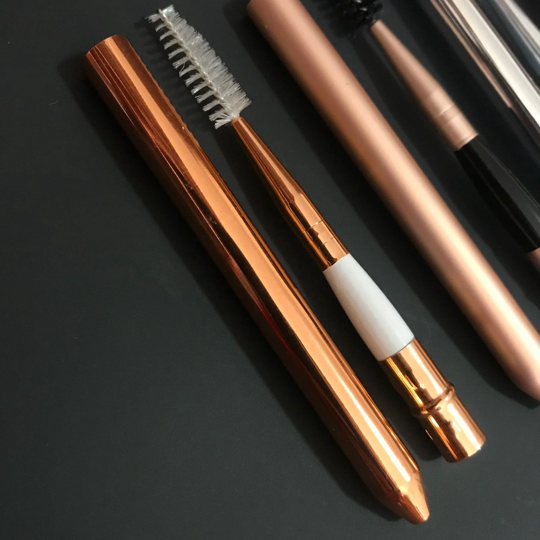 Nylon Bristle Eye Brush With Cap For Travel Eye Brow Eyelash Mascara