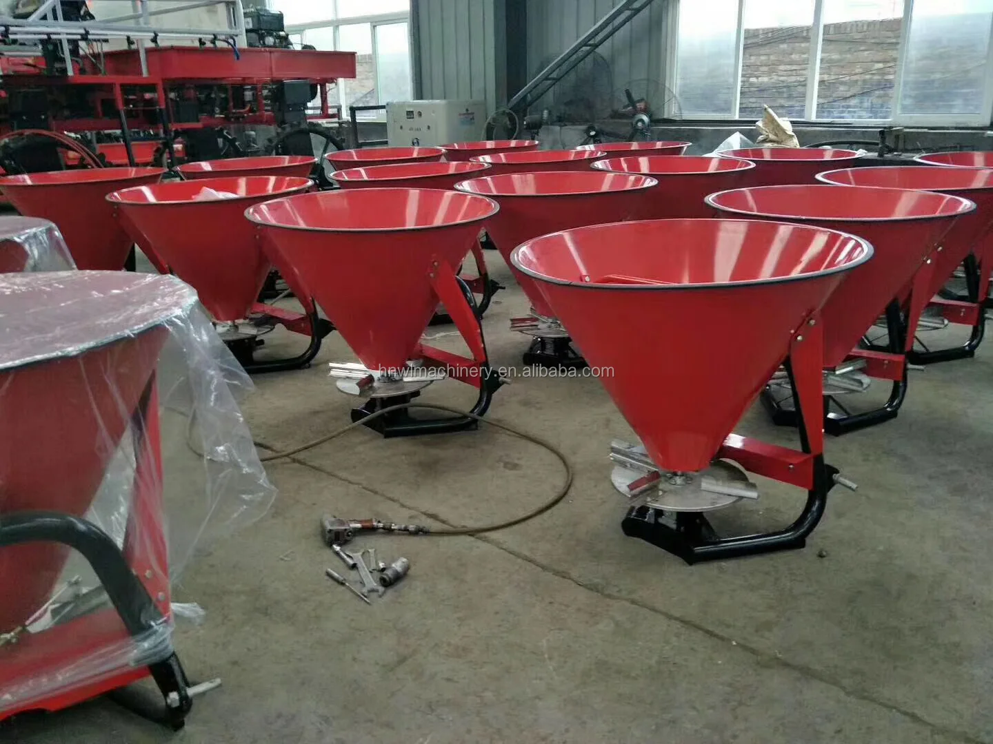 Ground Driven Fertilizing Manure Spreader Fertilizer Spreader From