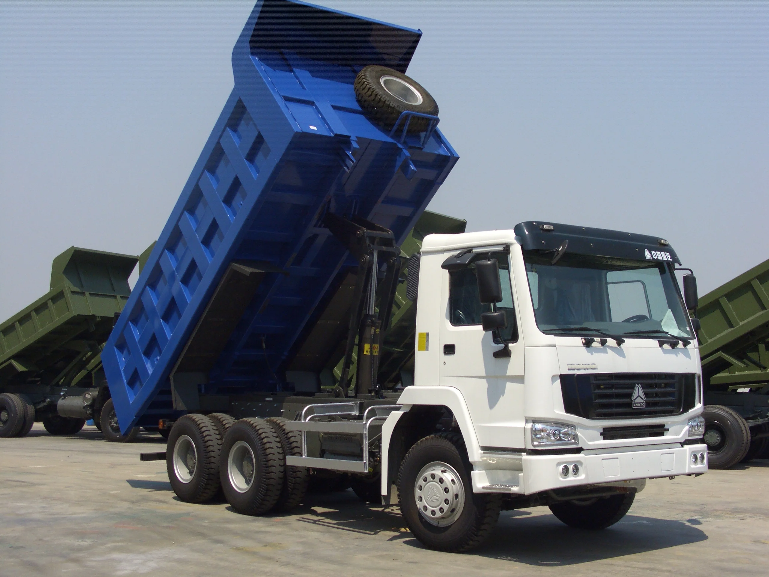 中国重汽豪沃左軚 12-36 个月箱货卡车