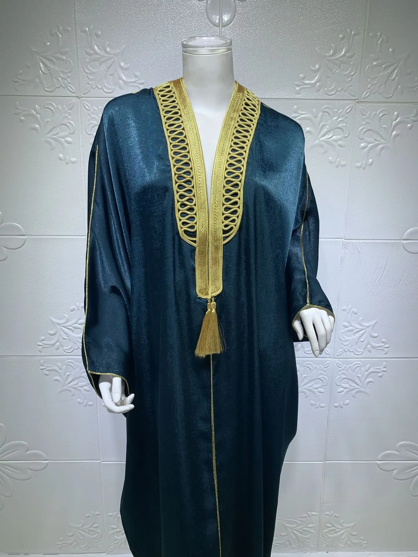 Ab015 Dubaï Cardigan Robe pour femmes longue musulmane Abaya manches chauve-souris Sexy velours vêtements Simple solide motif naturel taille
