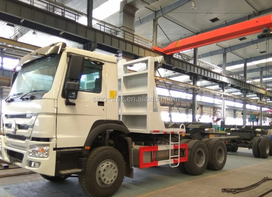 6x6 Sinotruk Howo Wood Transportation Truck Log Carrier Truck In Forest