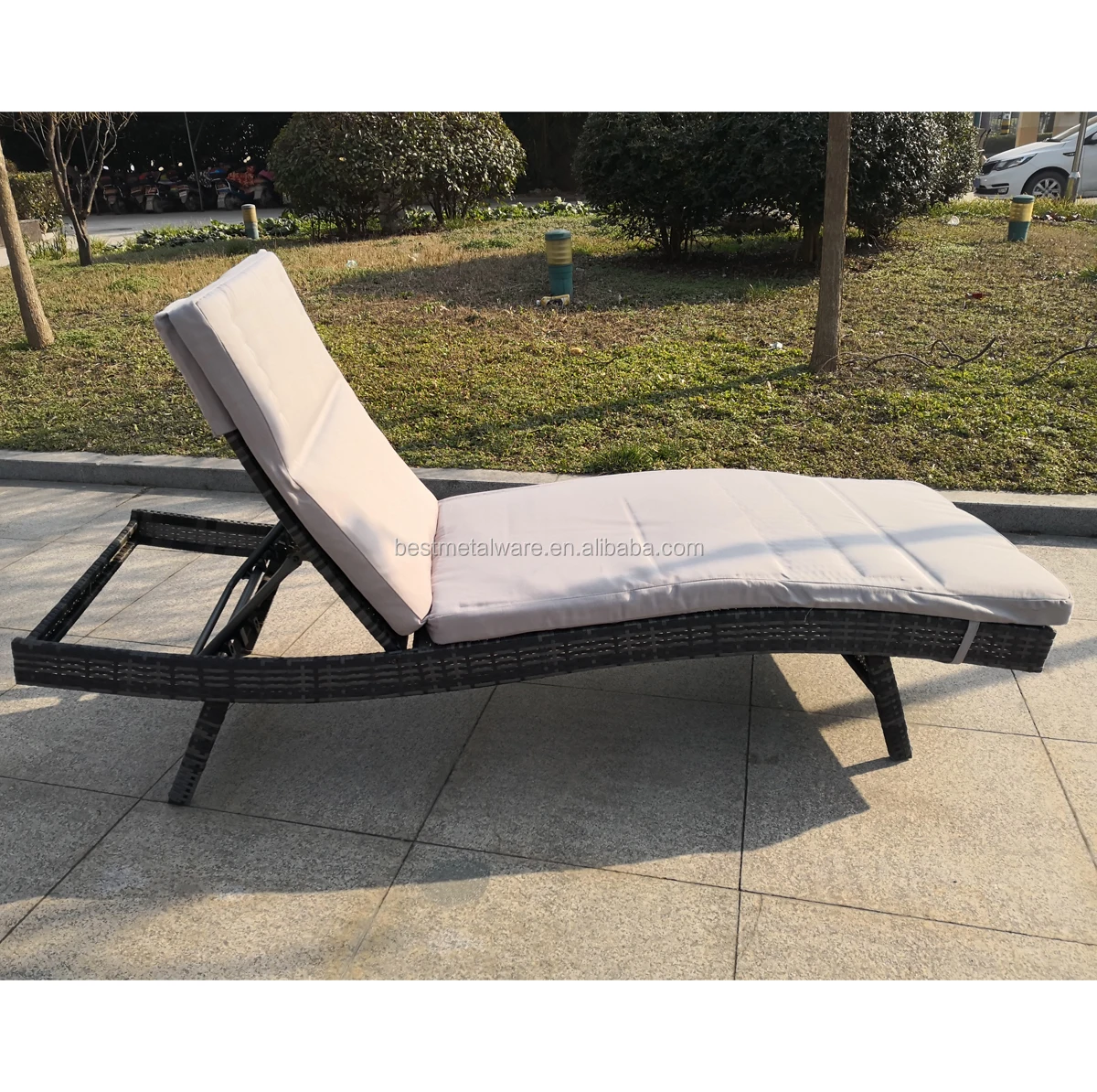 Hot Seller 2023 Summer Wicker Sun Bed Poolside Decking Furniture