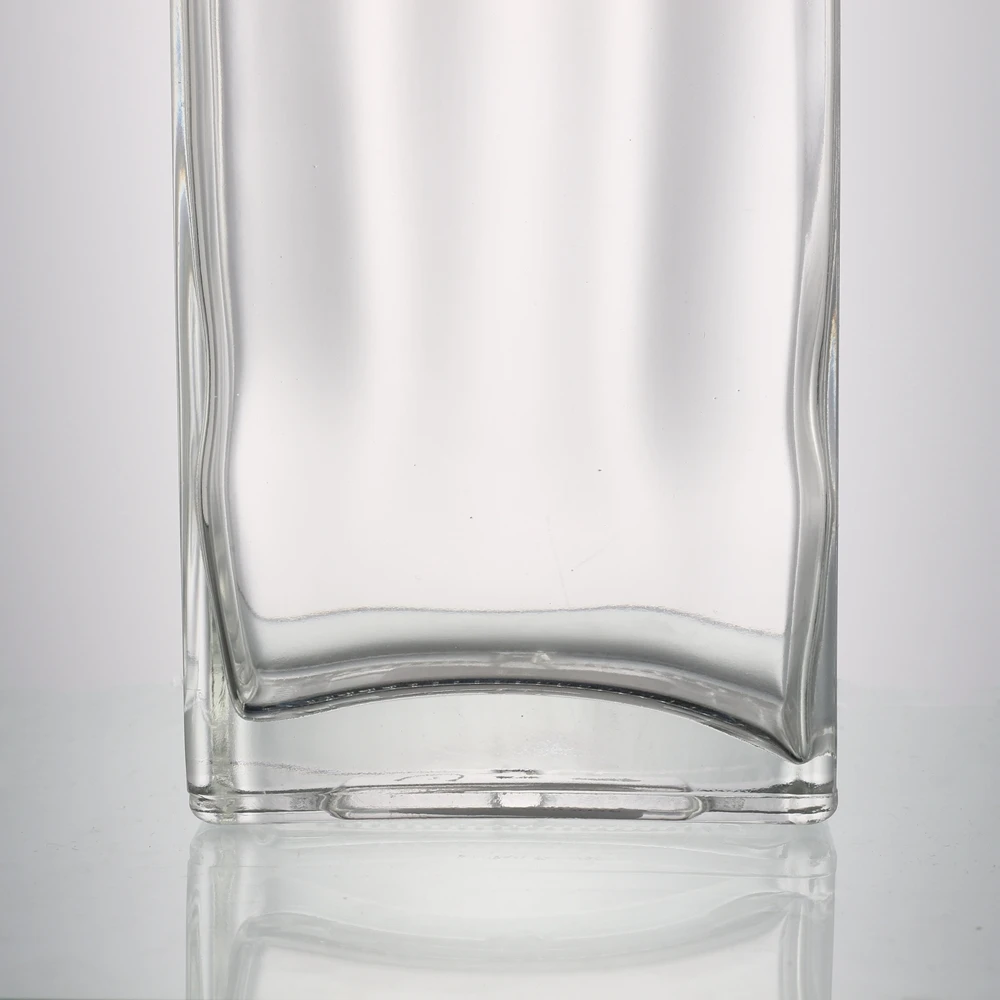 高品质气密方形矩形透明饮料酒白酒杜松子酒玻璃瓶与软木