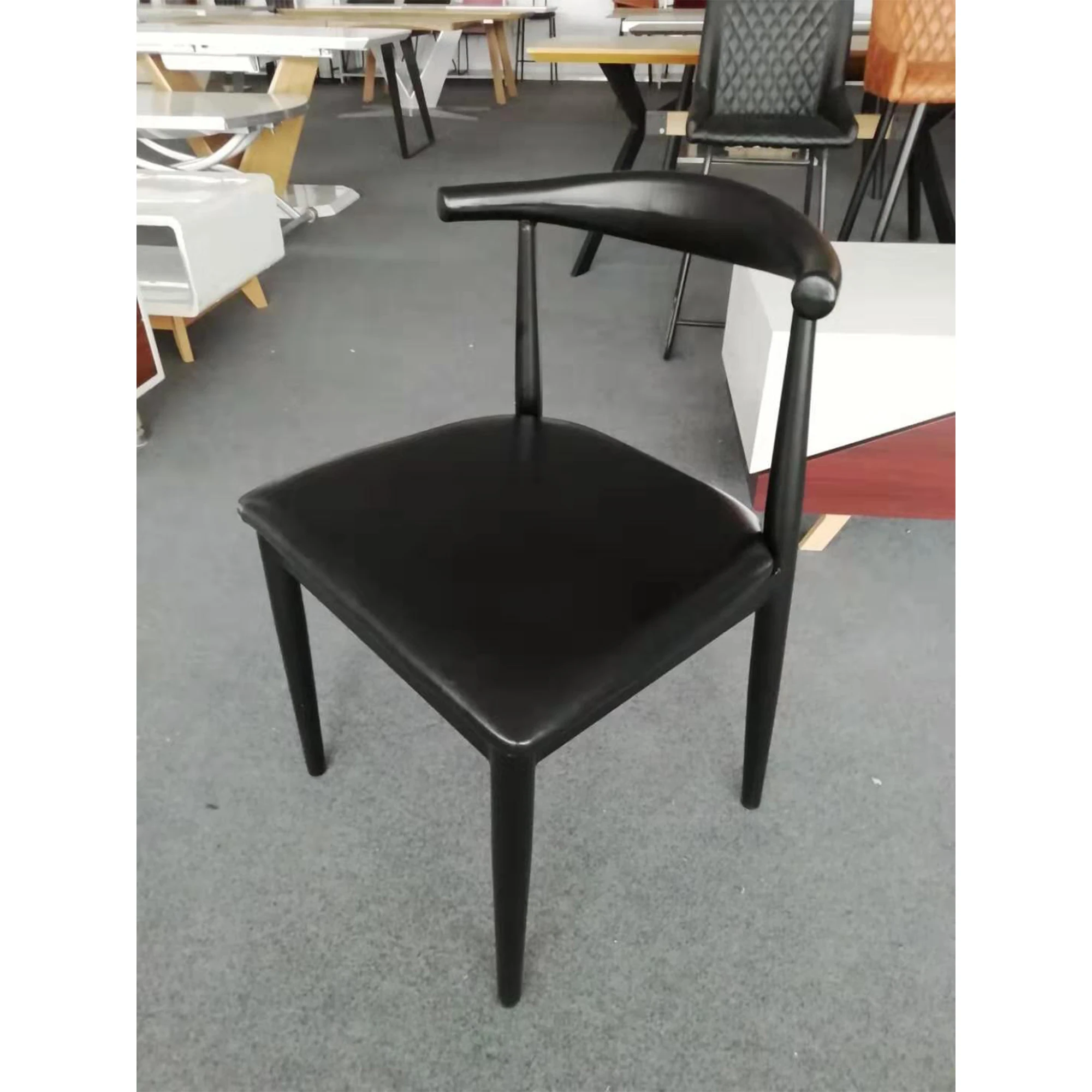 黑牛角椅子流行 pu 金属腿餐厅椅