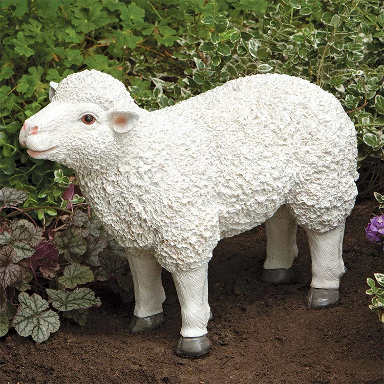 批发户外动物雕塑手绘羔羊雕像现实绵羊树脂花园