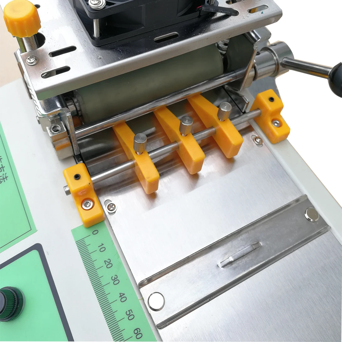 earloop cutting machine03.jpg