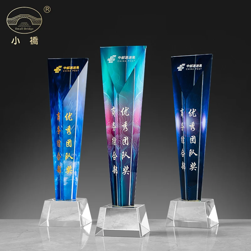 Customized trophies awards medals high quality K9 crystal resin metal materials soccer sports supplier