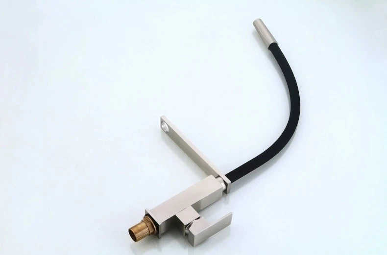 高品质实心黄铜现代方形厨房水龙头与拉出喷雾器喷口