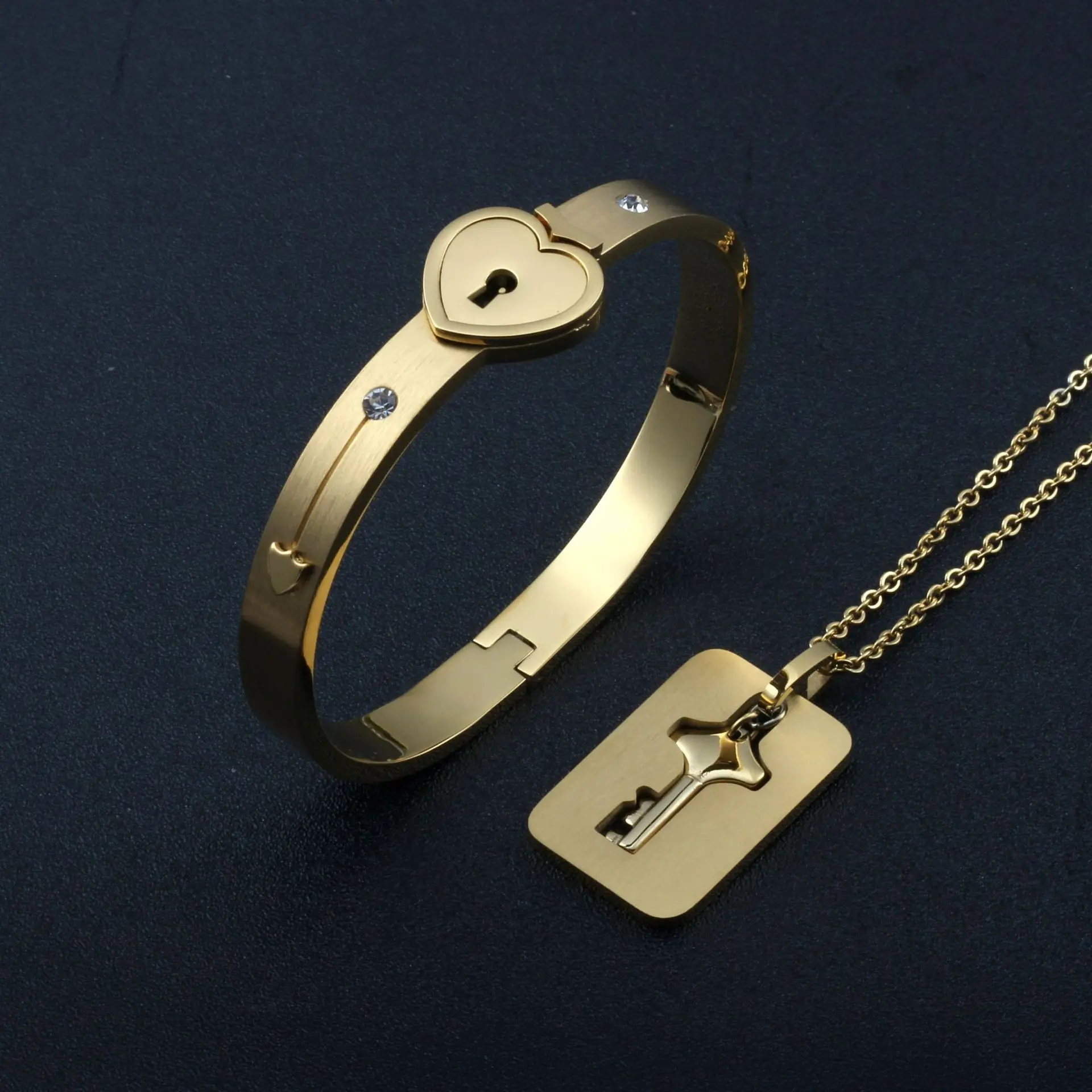 Cartier 18K Gold Link Fidelity Heart Key Lock Bracelet