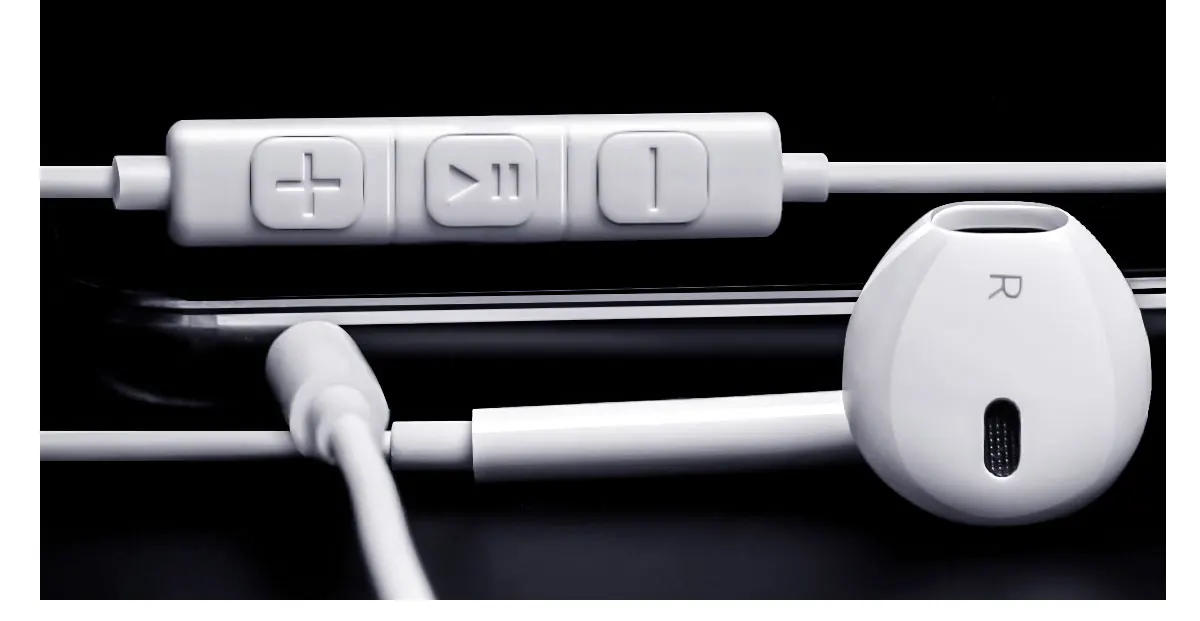ODM foundry of 3.5mm jacket connector earphone suitable to Iphone 4/5/6/se