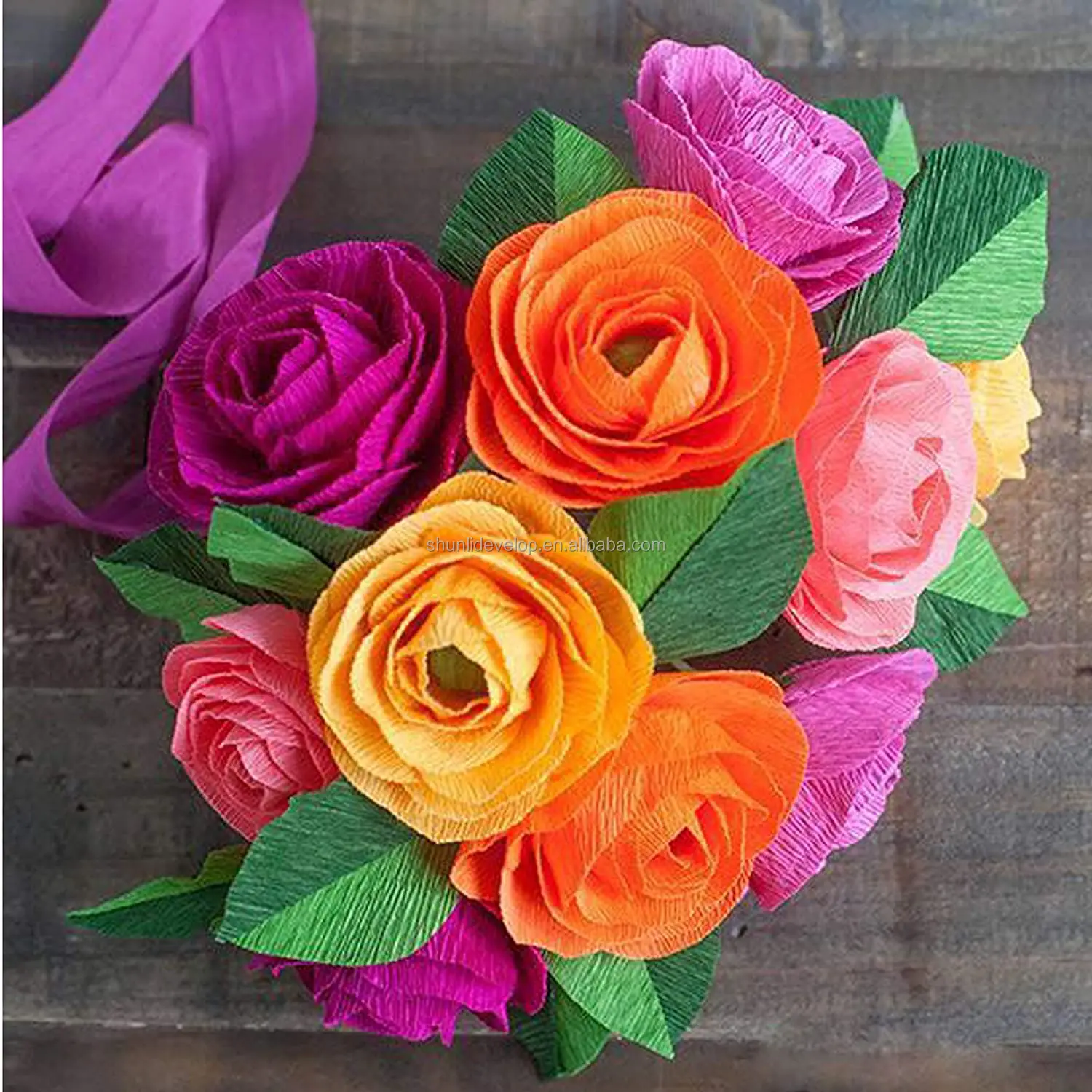 Креповая бумага техника. Цветы из гофробумаги. Цветы из креповой бумаги. Цветы из крепированной бумаги. Красивые цветы из гофрированной бумаги.