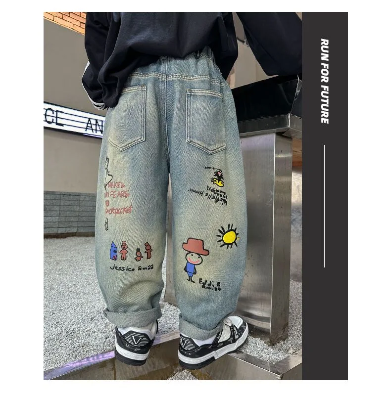 Vaqueros de mezclilla para niño corte holgado con estampado suave_voghion.com