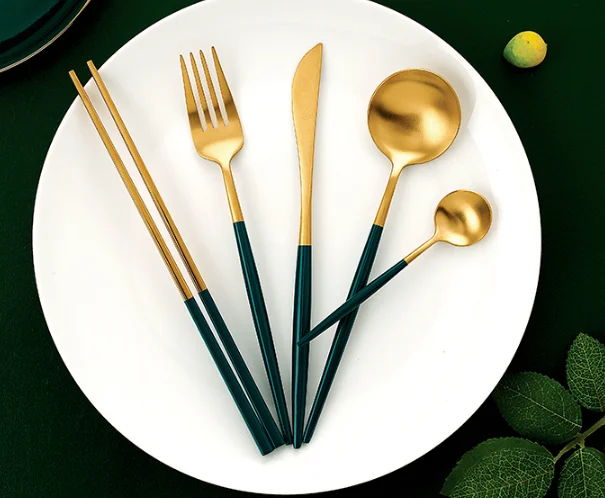 Popular Modern Luxury stainless steel fork and spoon dinner set for 12Pcs golden cutlery set dinnerware factory