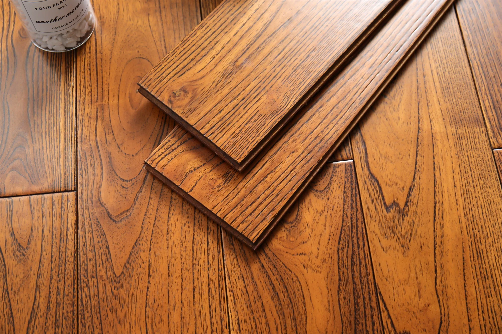 顶级销售优质金合欢实木地板在门硬木地板