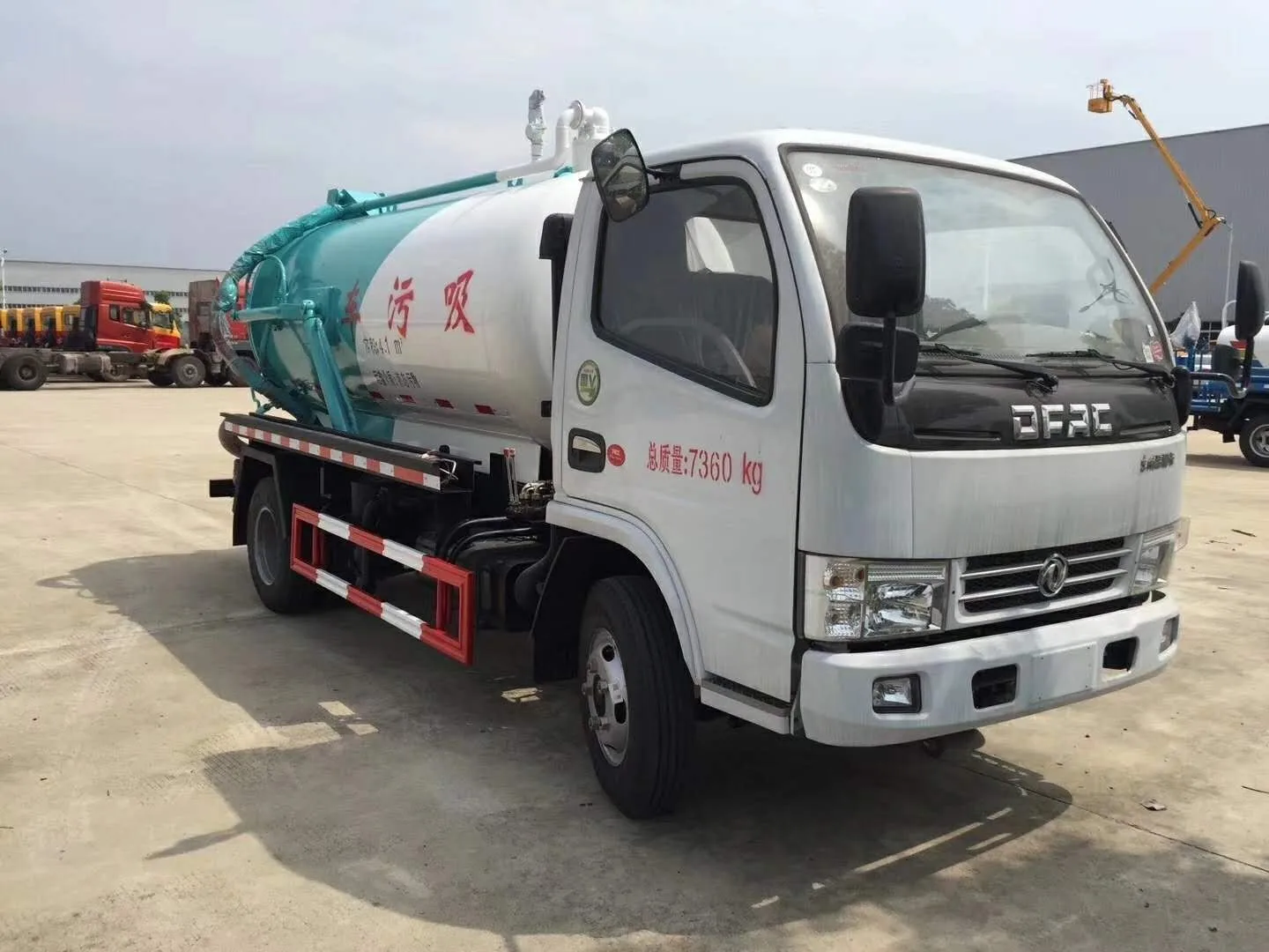 Dongfeng 5000 liter sewage truck