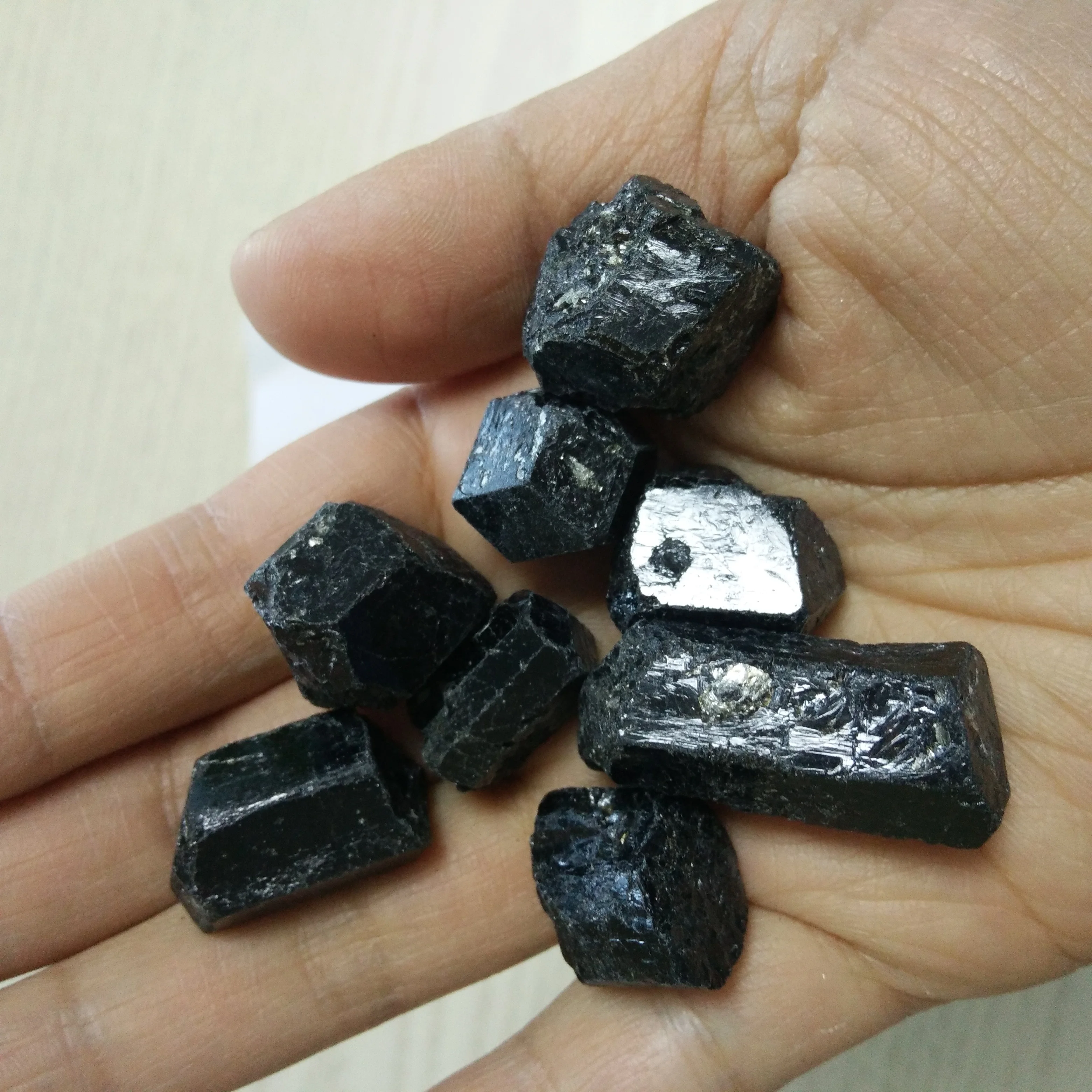 粗糙电气石原料愈合黑色电气石原石价格