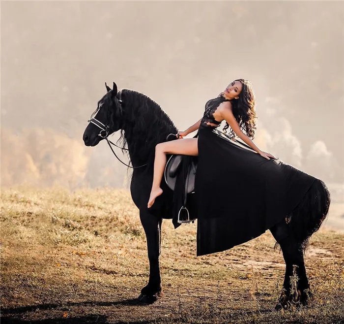 Платья с лошадьми