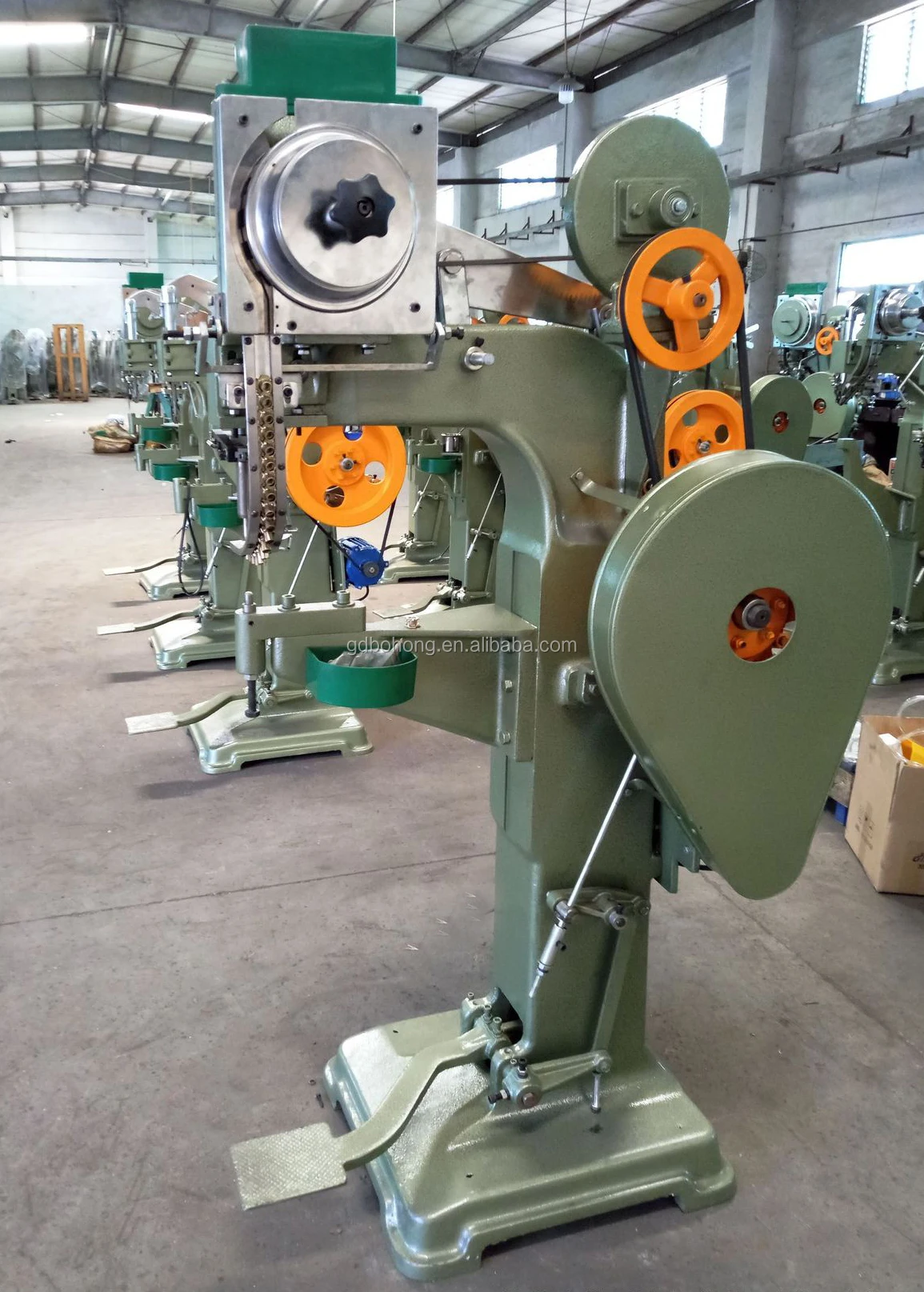 Furniture Fourclaw Nut Riveting Machine,M6 Claw Nail Machine,M8 Foot