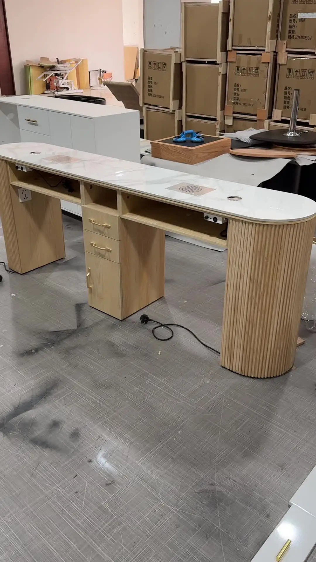 Yoocellサロン美容製品ディスプレイ棚製品棚ゴールドフレーム| Alibaba.com