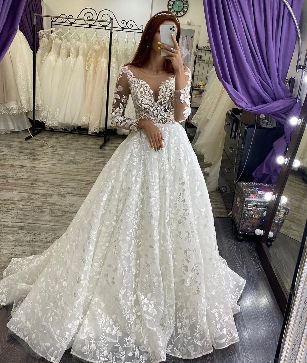 2020 Long Sleeves Lace Appliques See Through Custom Made Bridal Dresses