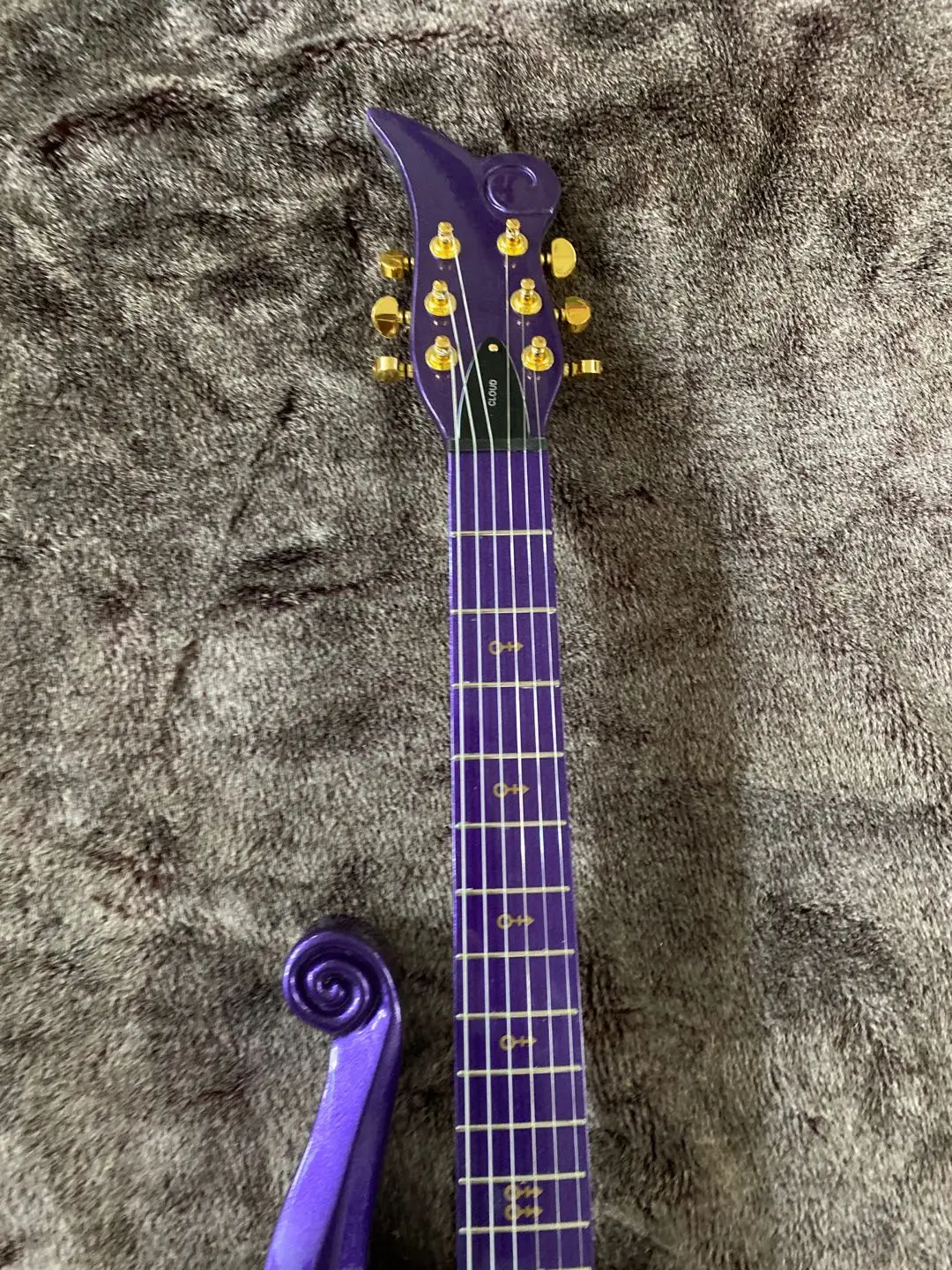 WANTON　GUITAR　玩具　未使用 Weifang Rebon 5 String Cloud Prince Electric Bass Guitar