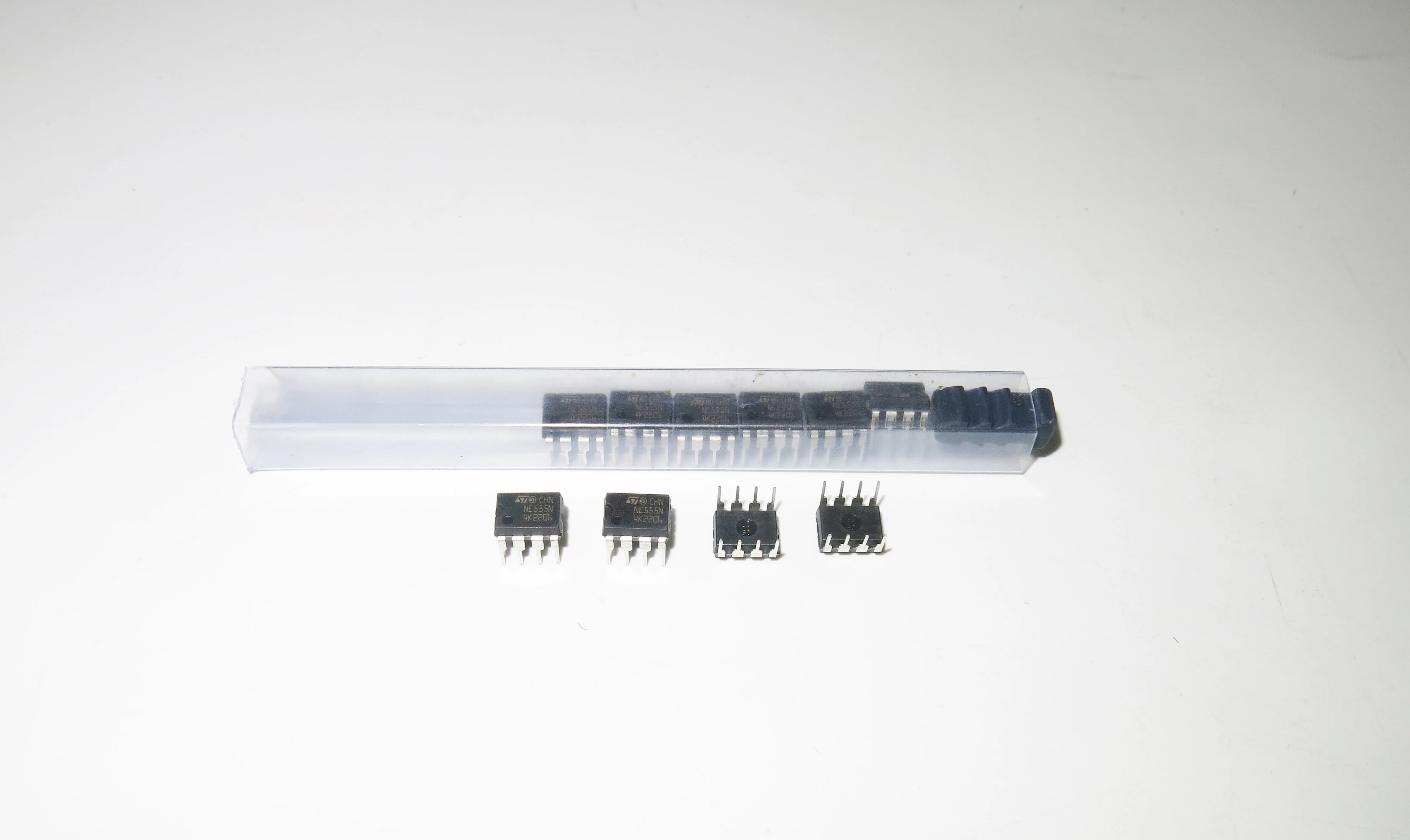 New Ne555 Ne555p 555 Timers Dip8 8 Pin Dip Sockets /sop8 Smd Ne555dr Ic Bxv Ne555n Buy 20pcs