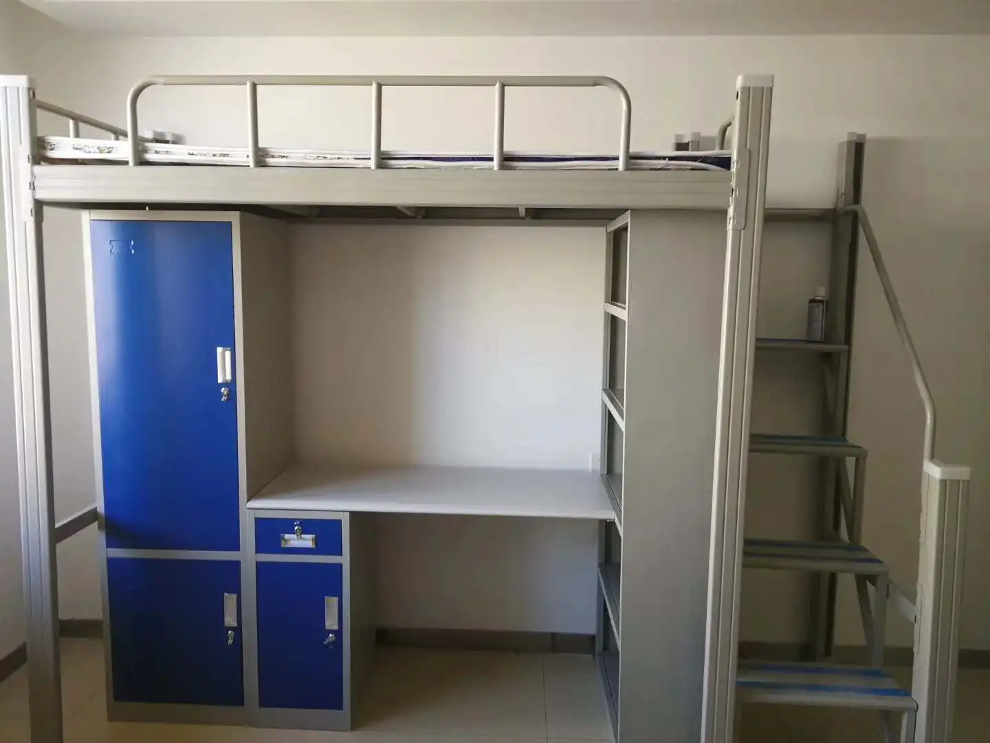 bed with  wardrobe.jpg