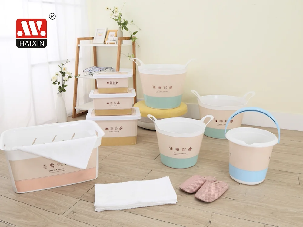 Round Plastic Water Bucket With Handle And Lid Large Capacity