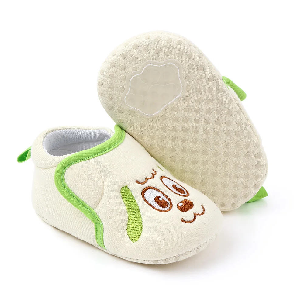 Cute animal design soft cotton newborn baby shoes for boys and girls in bulk manufacture