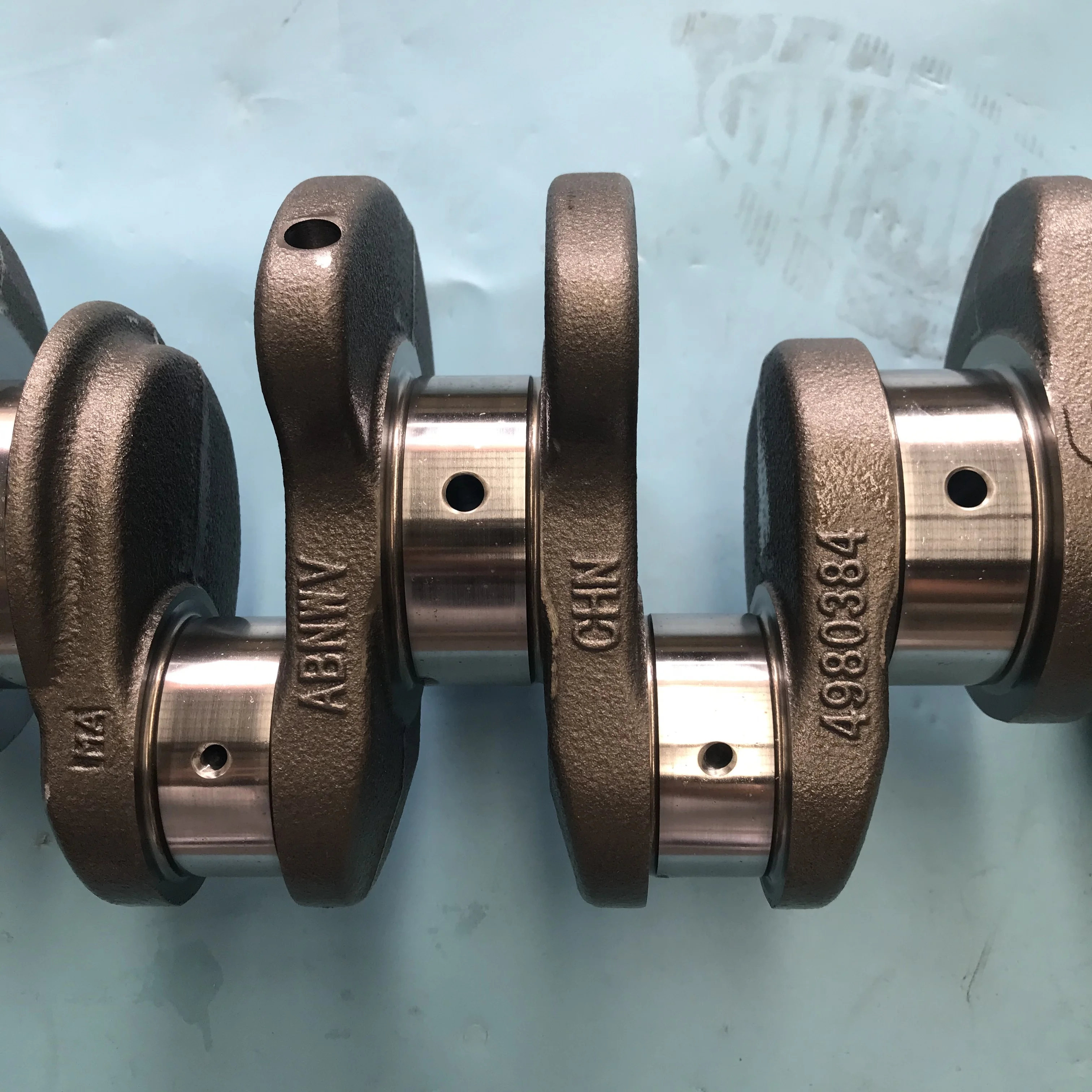 8 发动机曲轴 5443207