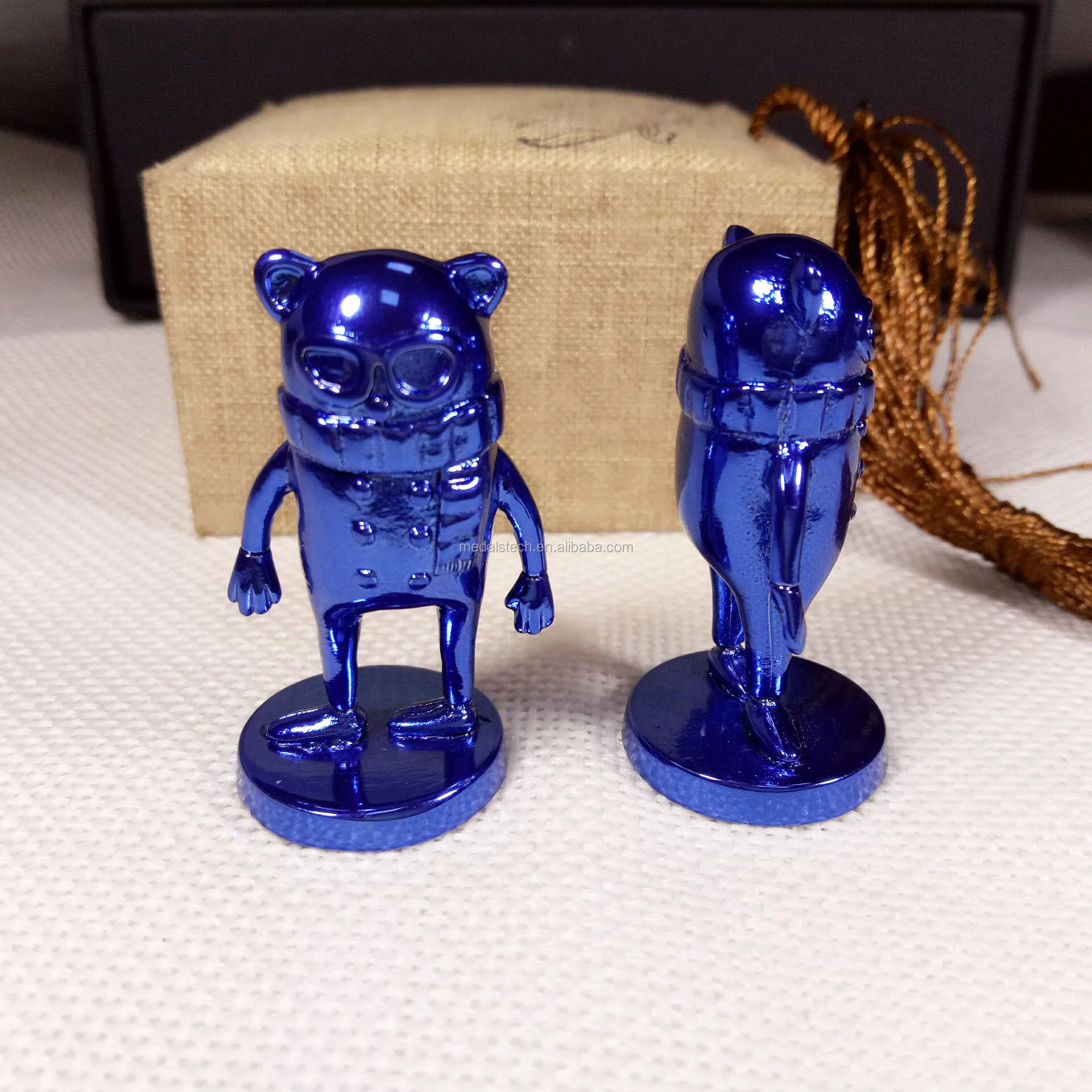 Hot sale zinc alloy custom metal blue plated 3d cartoon figures sculpture for souvenir